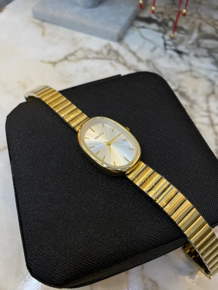 Reloj dorado